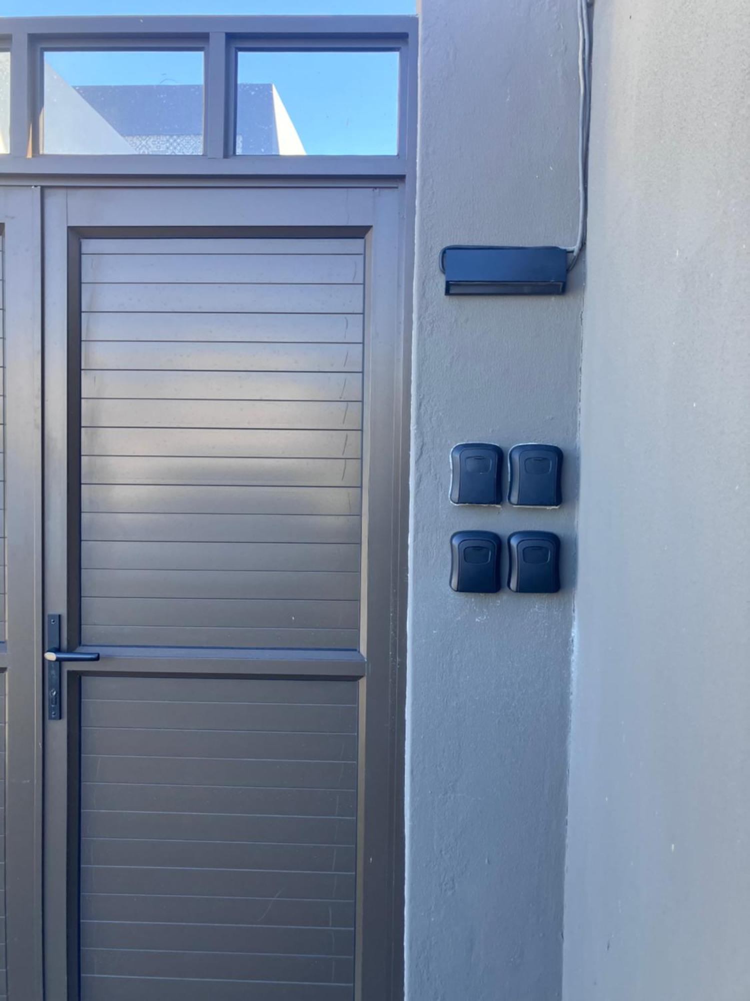 Penguins Cove Coastal Sanctuary Studio Apartment-Bloubergstrand Cidade Do Cabo Exterior foto